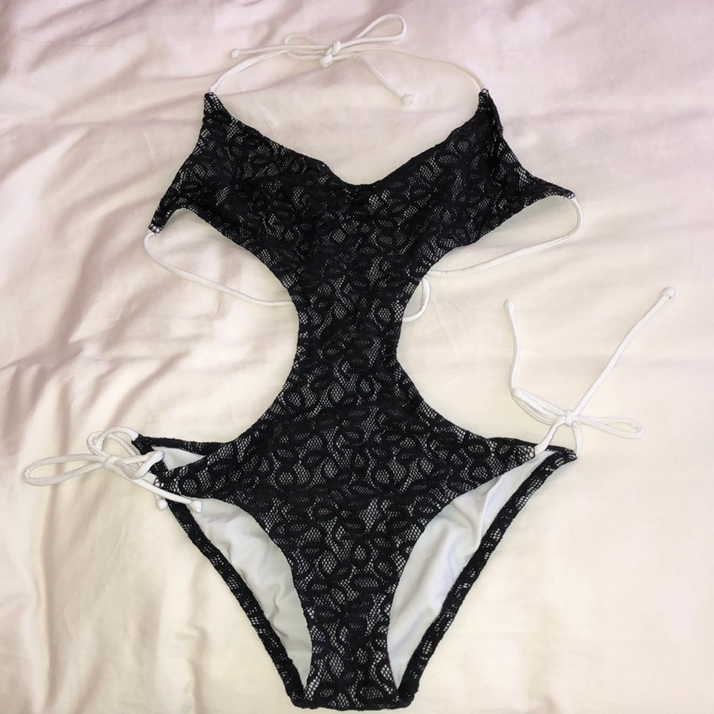 NEW Victoria’s Secret Cut Out One Piece